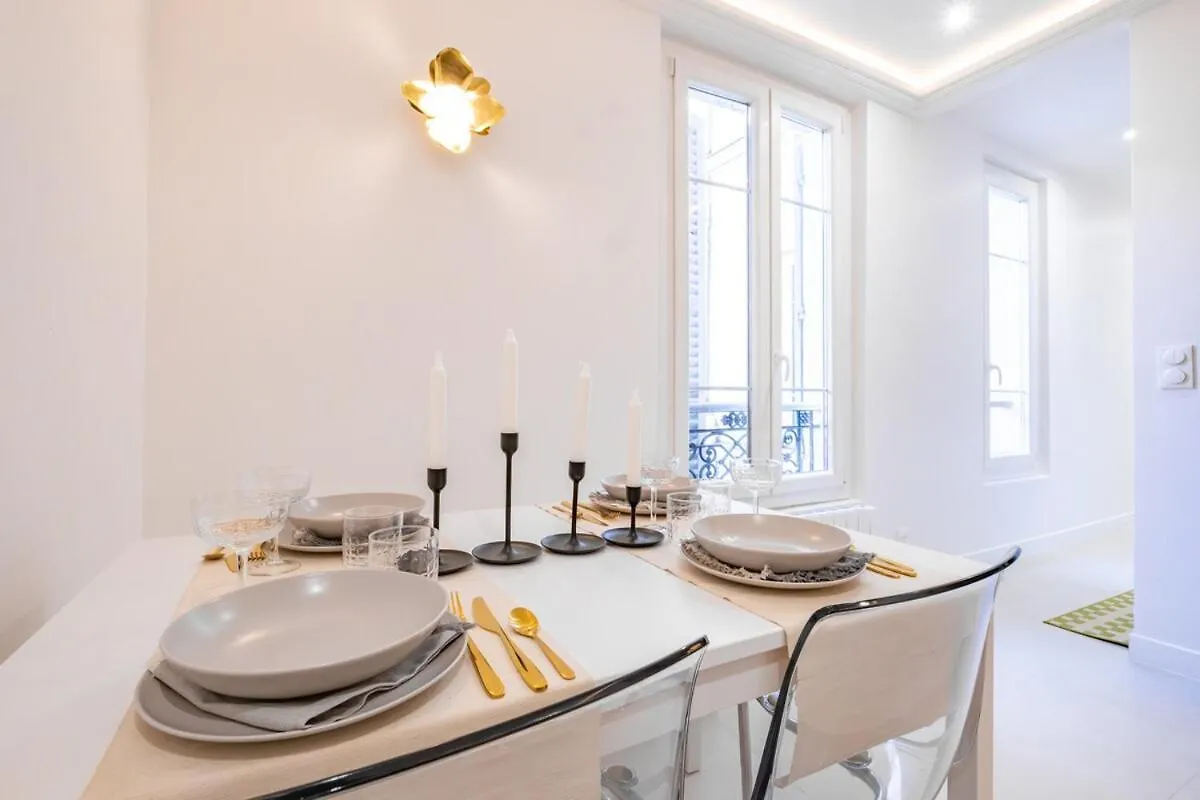 Haussmann Apartment - Champs-Elysees Paryż Francja