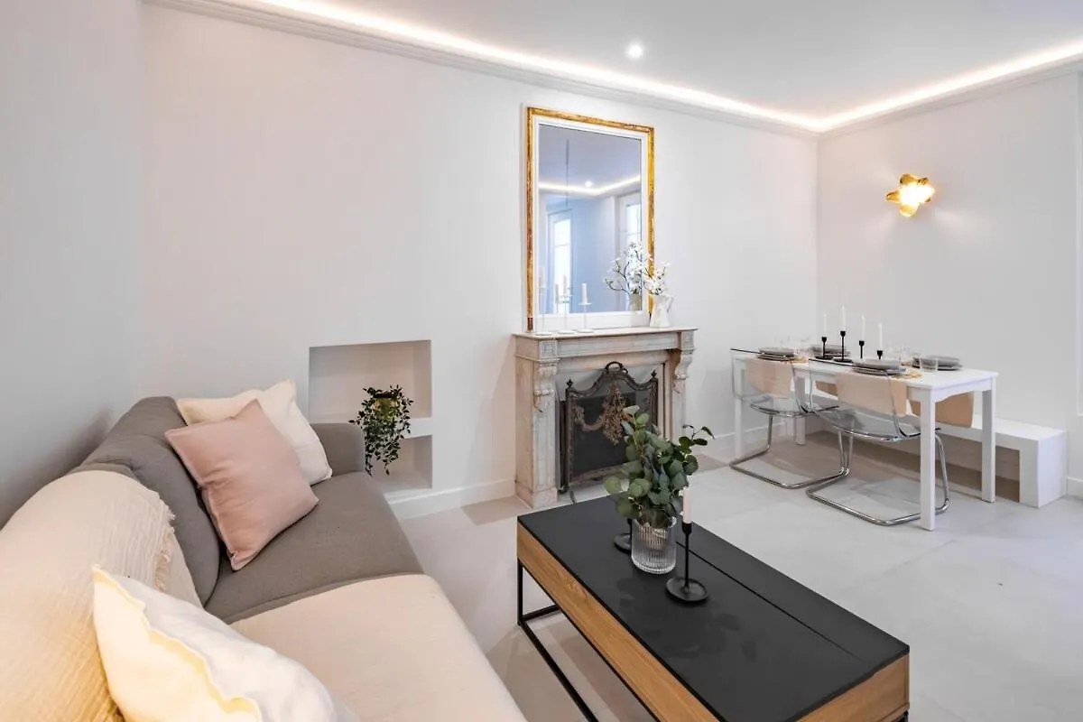 Haussmann Apartment - Champs-Elysees Paryż Francja
