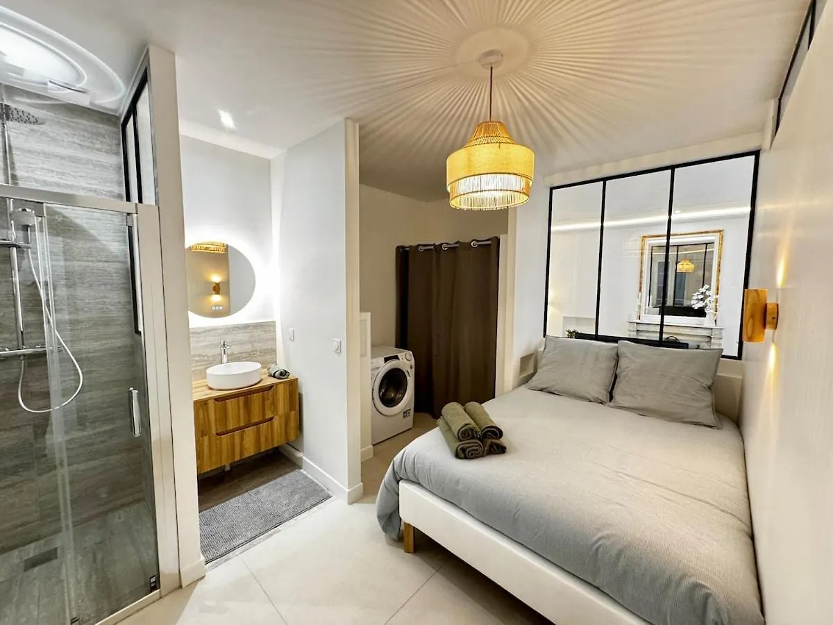 Haussmann Apartment - Champs-Elysees パリ