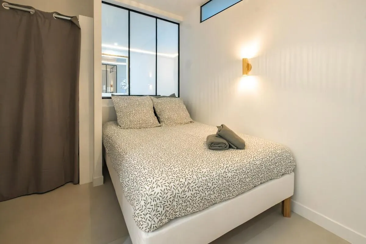 Haussmann Apartment - Champs-Elysees パリ