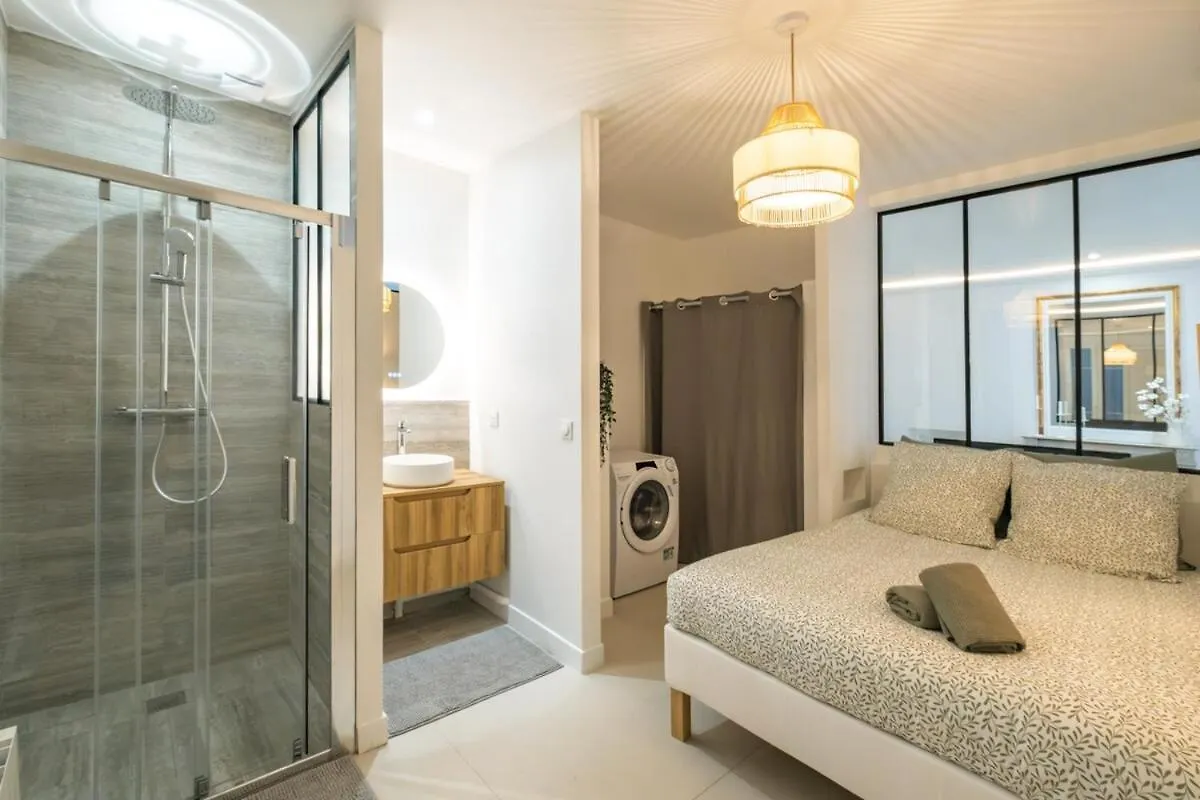 Haussmann Apartment - Champs-Elysees パリ