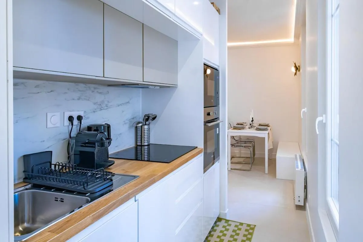 Haussmann Apartment - Champs-Elysees パリ