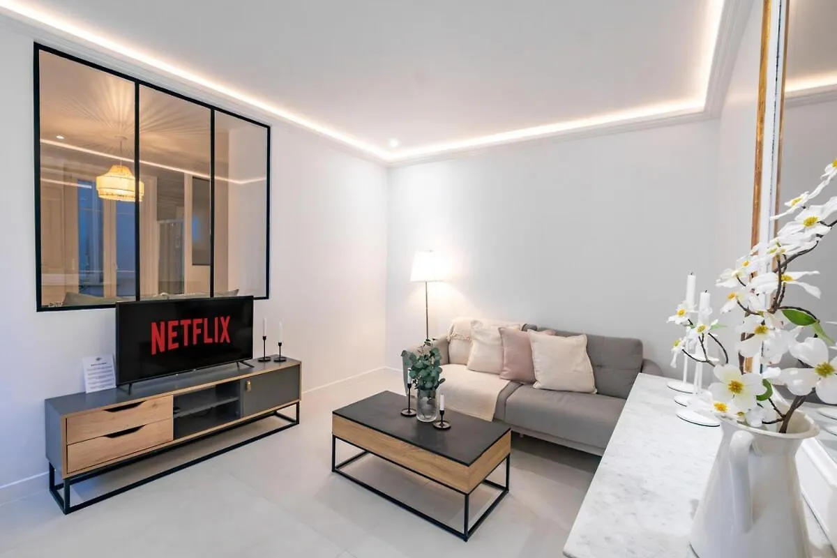 Haussmann Apartment - Champs-Elysees パリ 0*,  フランス